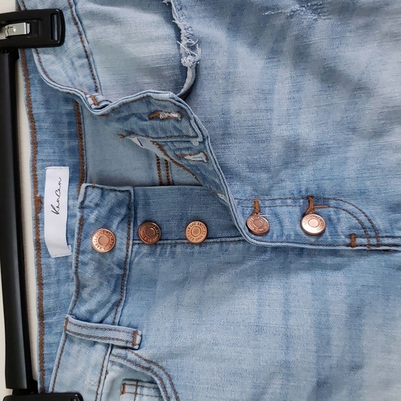 KanCan jean shorts, light wash, button fly, size 8/29 High Stretch Beach Vaca - Picture 3 of 11